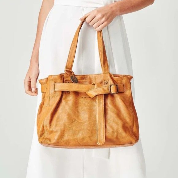 SOLD NWT Wanderers Travel Co. Madrid Handgag with Bellagio Card Wallet Included - Picture 13 of 15